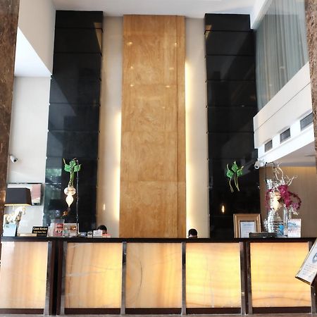 Grand Sakura Hotel Medan Exteriör bild
