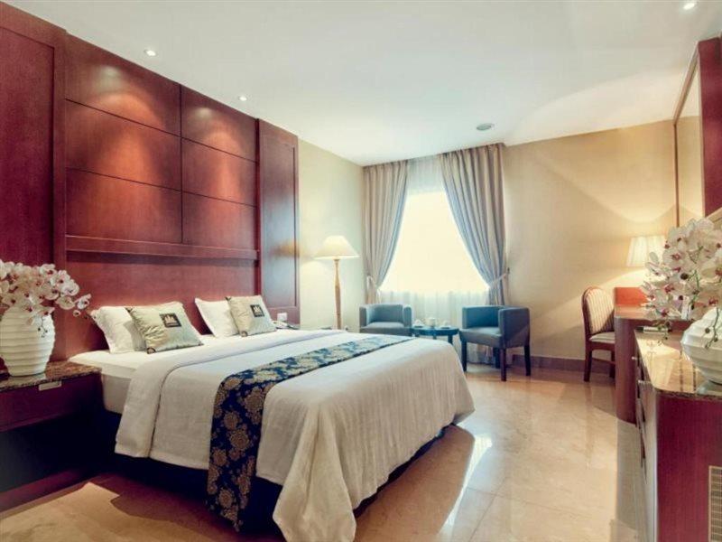 Grand Sakura Hotel Medan Exteriör bild