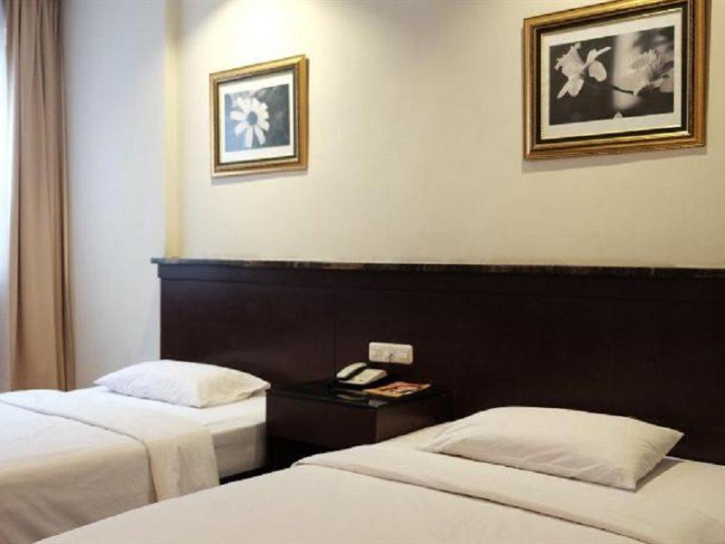 Grand Sakura Hotel Medan Exteriör bild