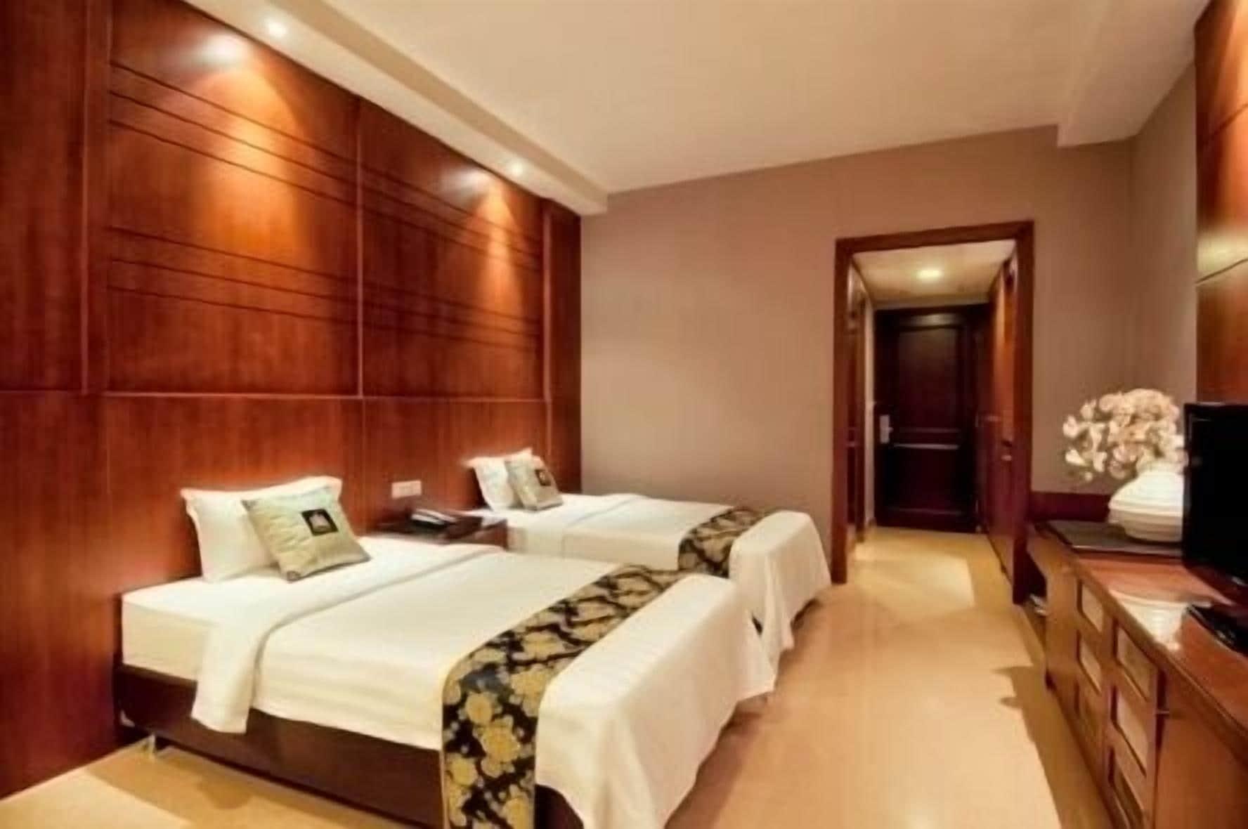 Grand Sakura Hotel Medan Exteriör bild