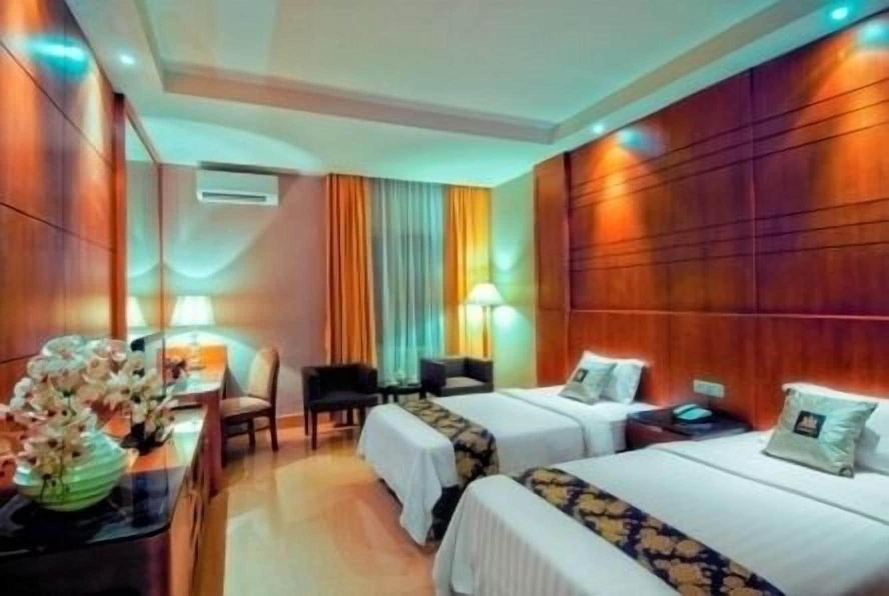 Grand Sakura Hotel Medan Exteriör bild