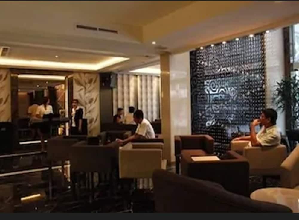 Grand Sakura Hotel Medan Exteriör bild