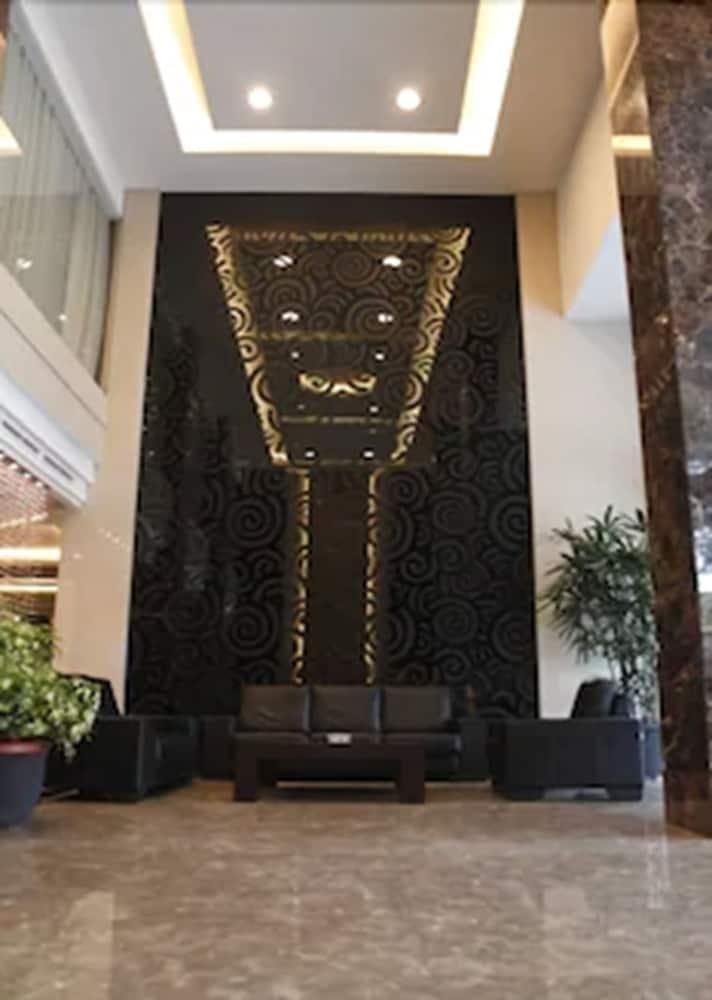 Grand Sakura Hotel Medan Exteriör bild