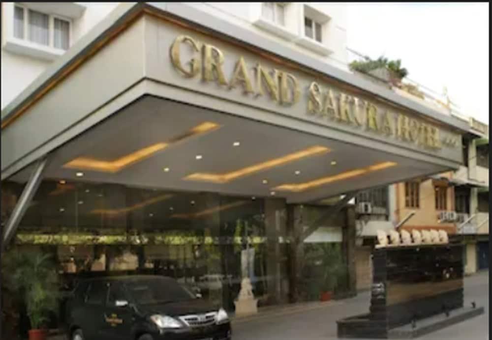 Grand Sakura Hotel Medan Exteriör bild
