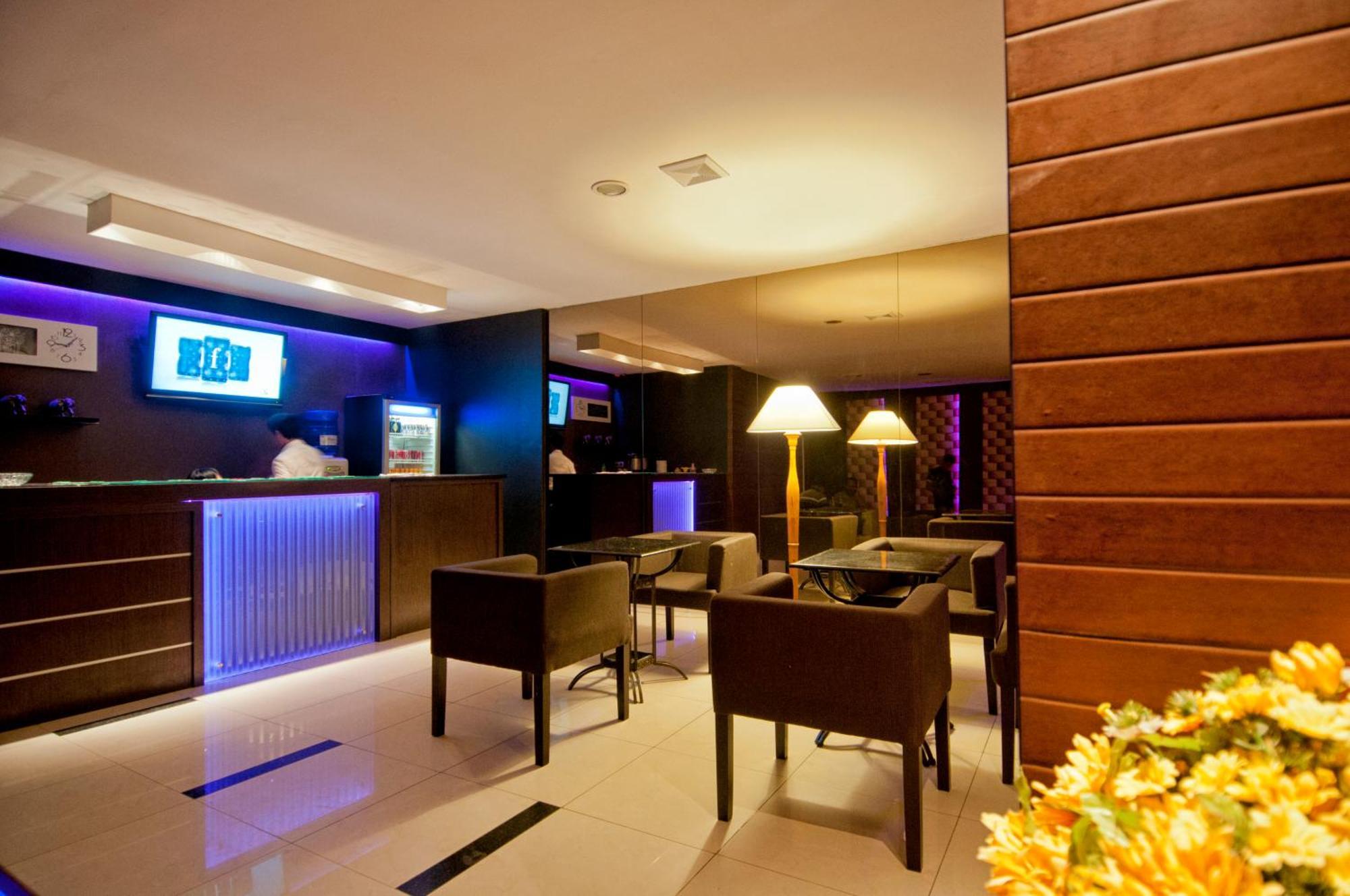 Grand Sakura Hotel Medan Exteriör bild