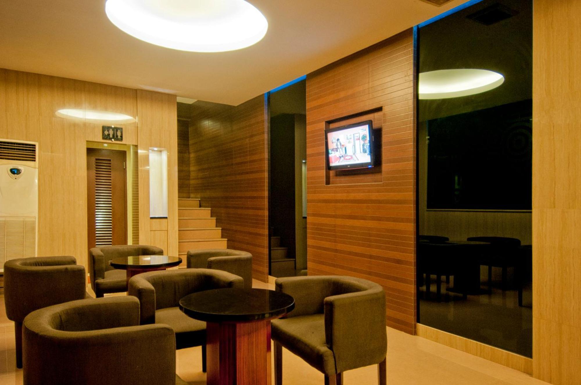 Grand Sakura Hotel Medan Exteriör bild