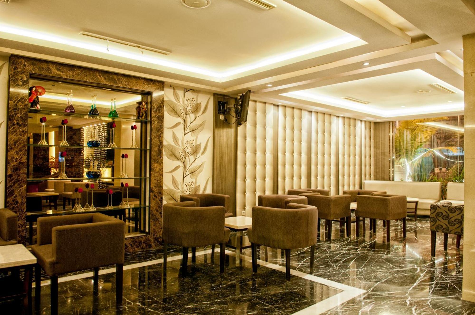 Grand Sakura Hotel Medan Exteriör bild