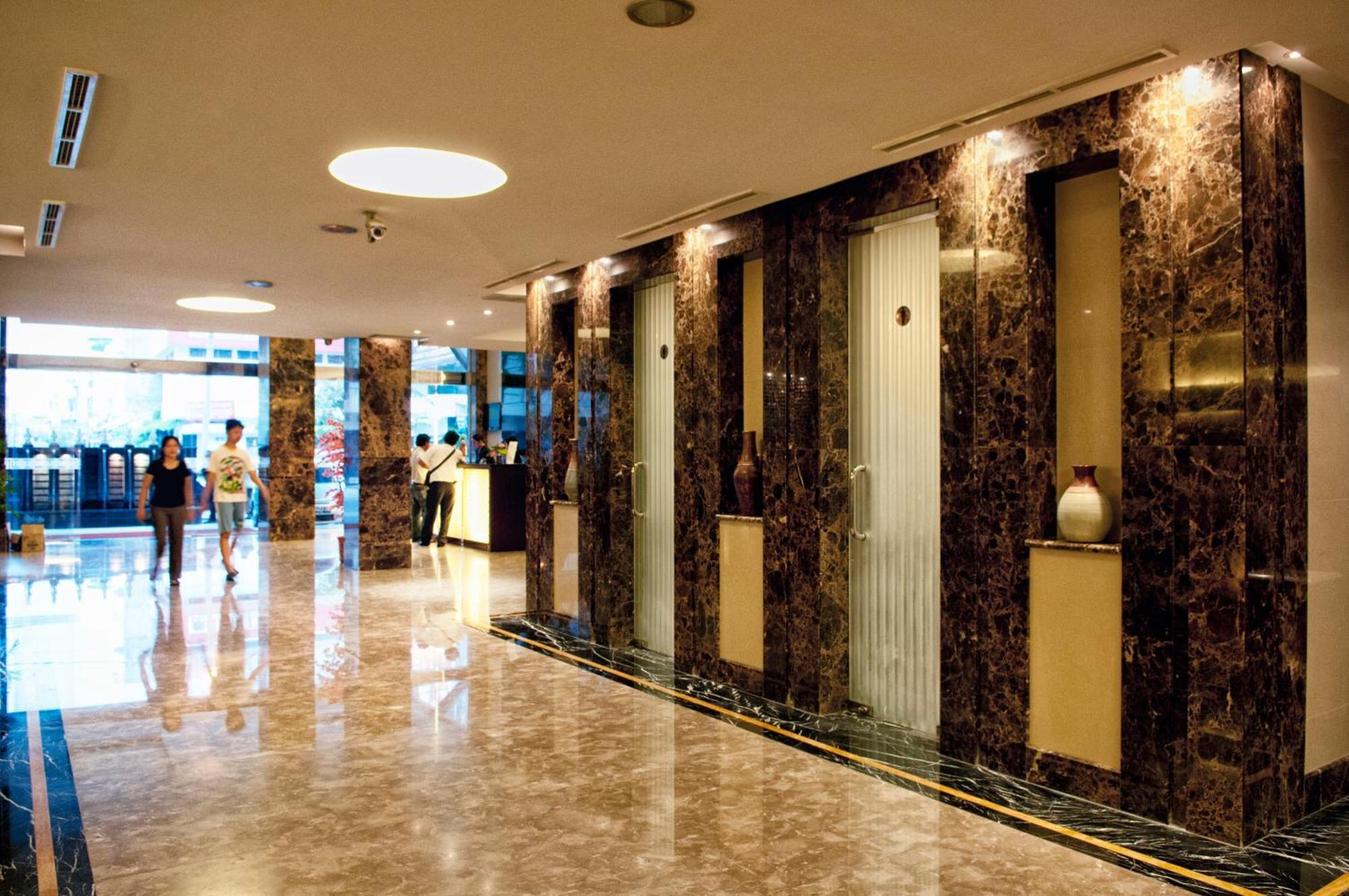 Grand Sakura Hotel Medan Exteriör bild