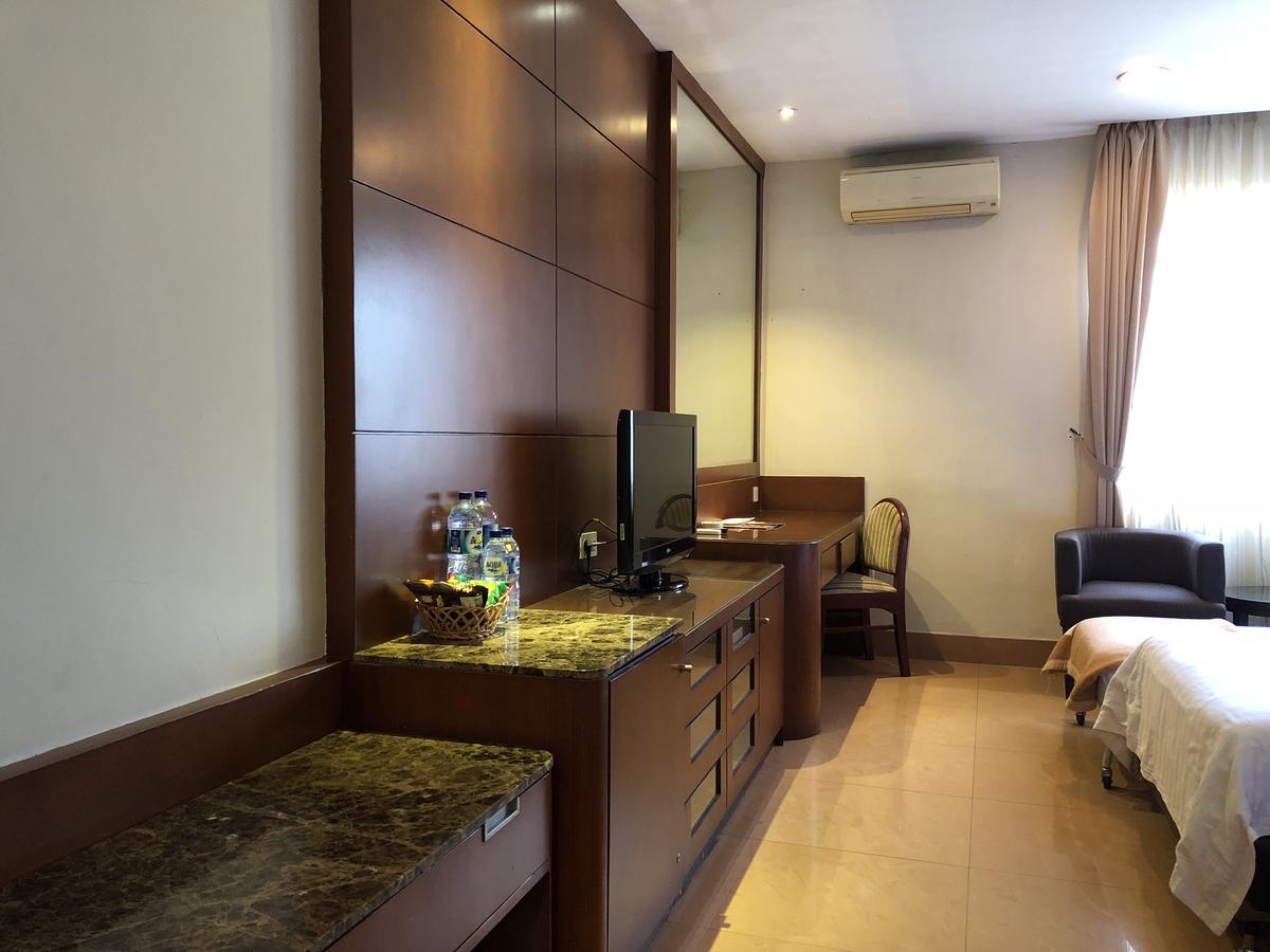 Grand Sakura Hotel Medan Exteriör bild
