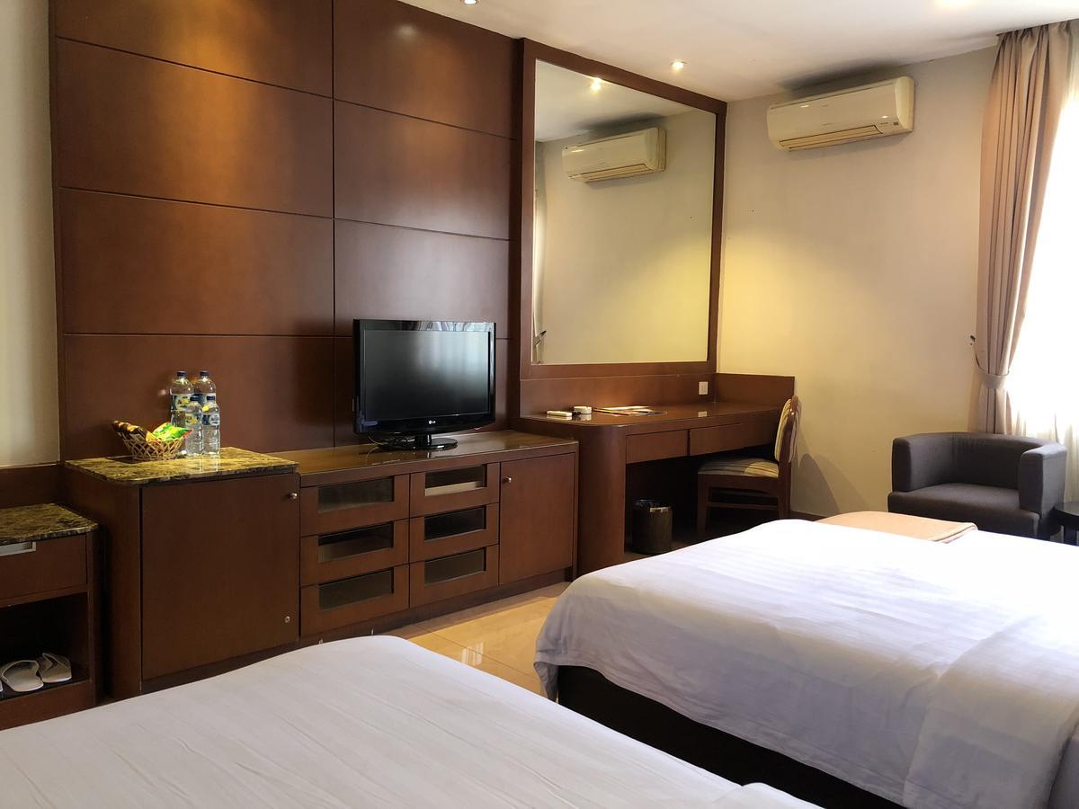 Grand Sakura Hotel Medan Exteriör bild