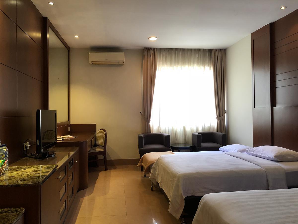 Grand Sakura Hotel Medan Exteriör bild